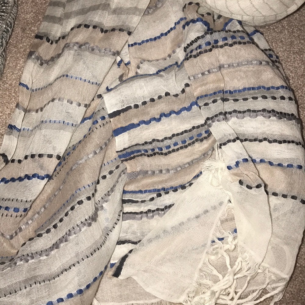 Scarf - Picture 2 of 3